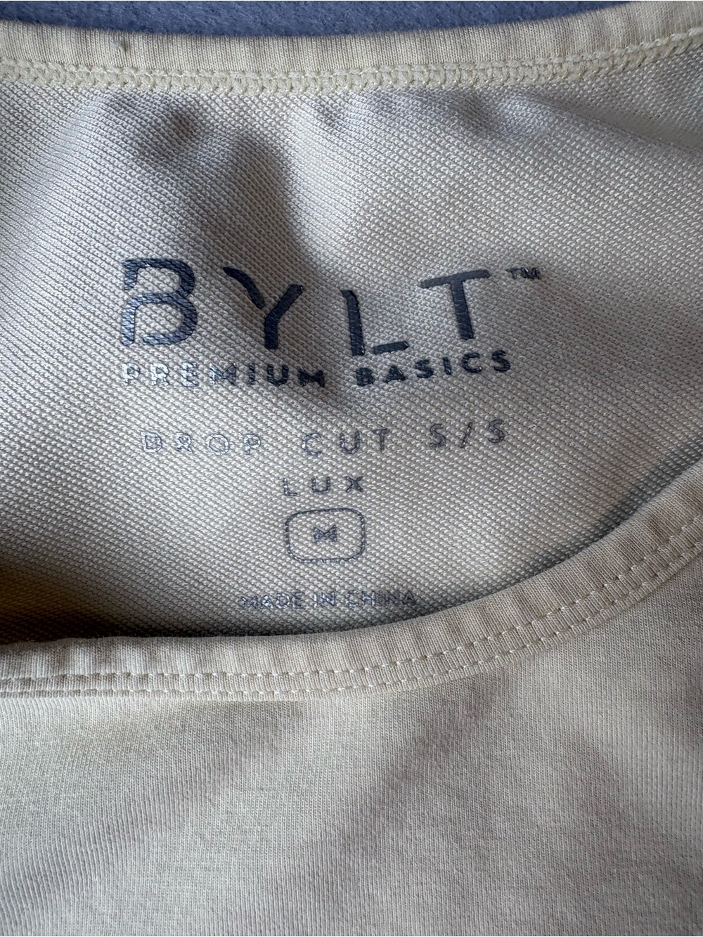 BYLT Drop Cut Lux Short Sleeve Curve Hem Crew Tee in Sage Yellow Sz M Athleisure - Picture 2 of 7